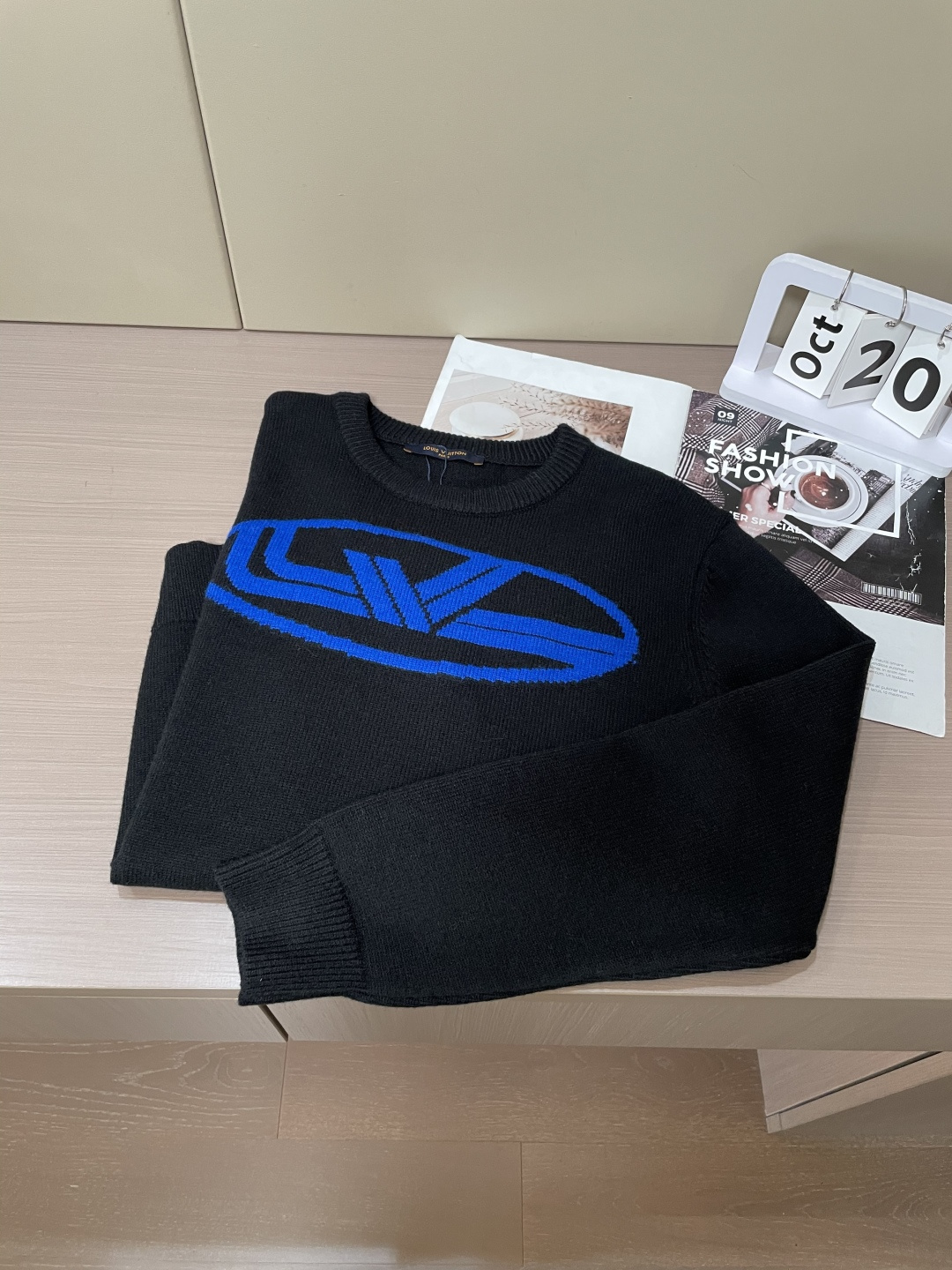 Lv 毛衣 秋冬最新系列，专柜1:1顶级复刻，全品相！加厚款，潮人必备单品！懂货的老铁赶紧下手，面料：100%羊毛 尺码