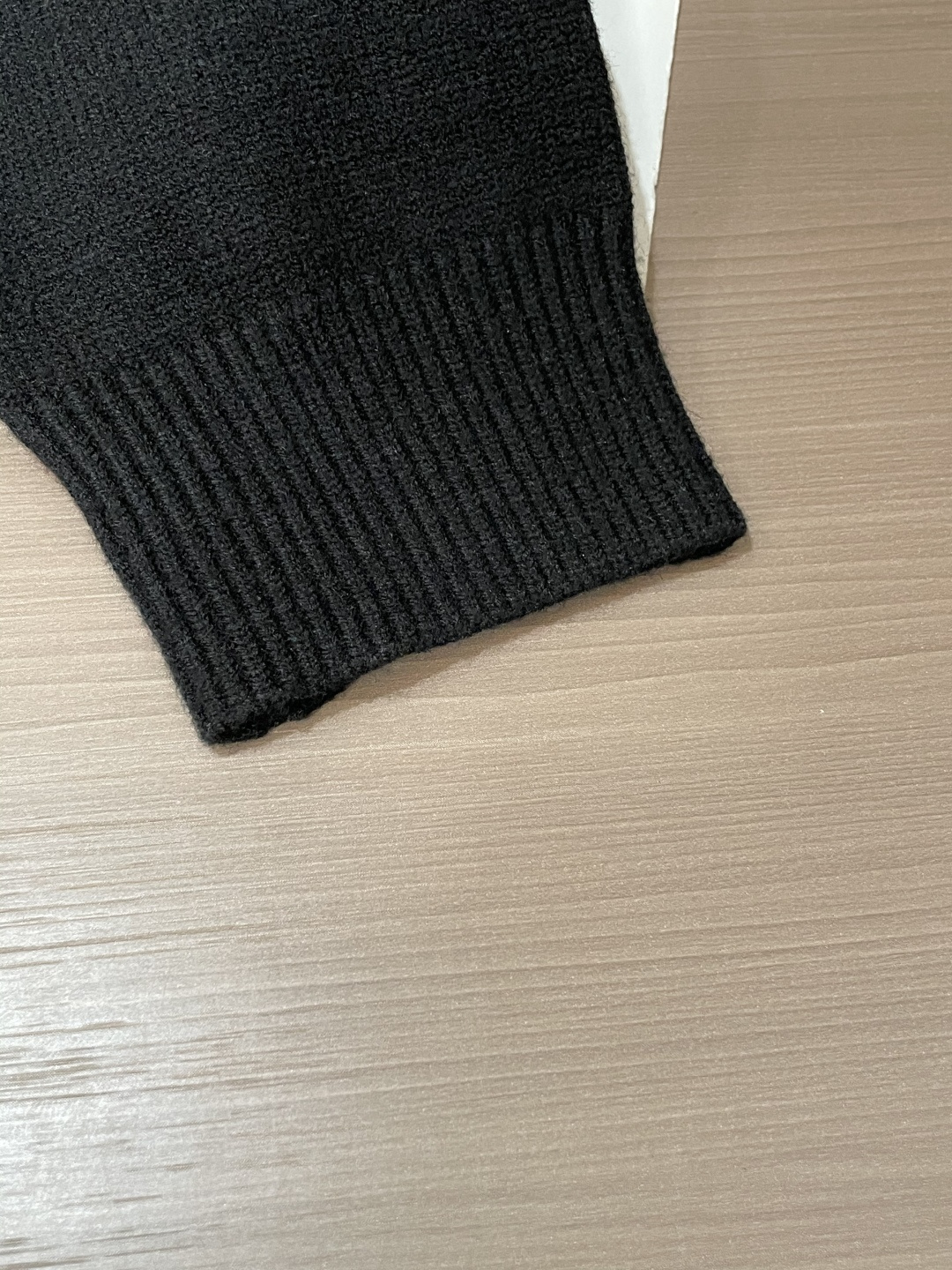 FD 毛衣 秋冬最新系列，专柜1:1顶级复刻，全品相！加厚款，潮人必备单品！懂货的老铁赶紧下手，面料：100%羊毛 尺码