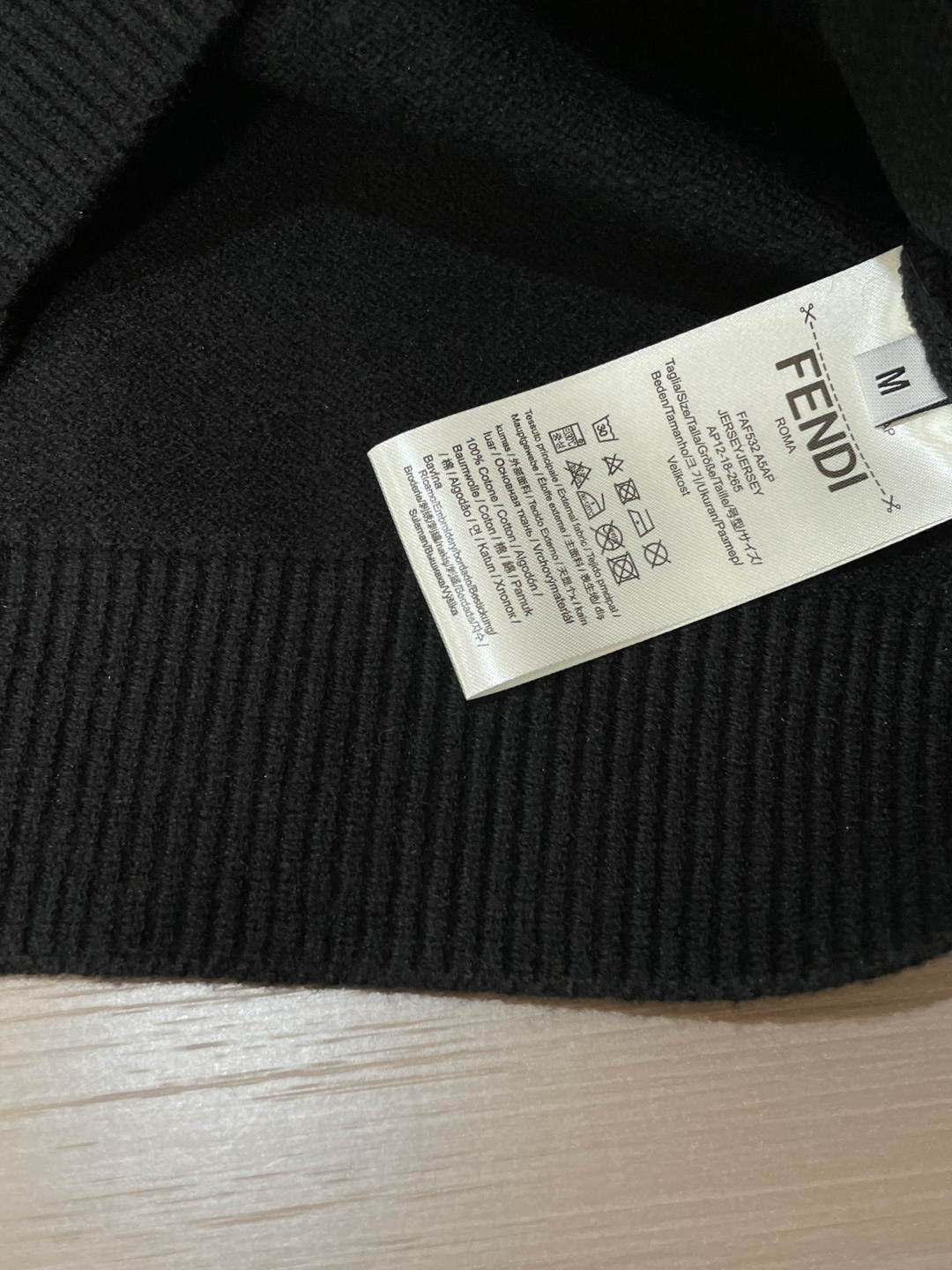 FD 毛衣 秋冬最新系列，专柜1:1顶级复刻，全品相！加厚款，潮人必备单品！懂货的老铁赶紧下手，面料：100%羊毛 尺码