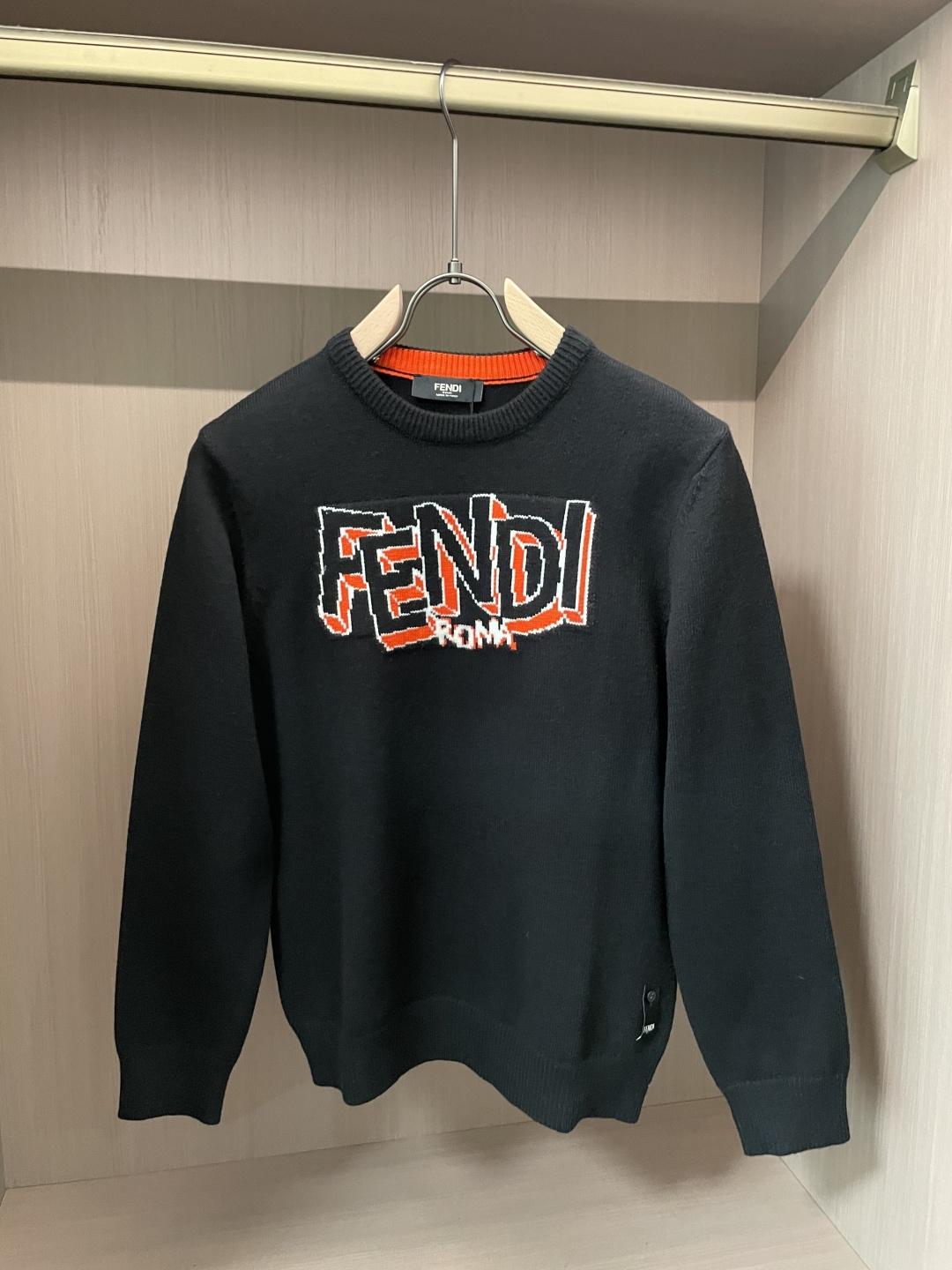FD 毛衣 秋冬最新系列，专柜1:1顶级复刻，全品相！加厚款，潮人必备单品！懂货的老铁赶紧下手，面料：100%羊毛 尺码