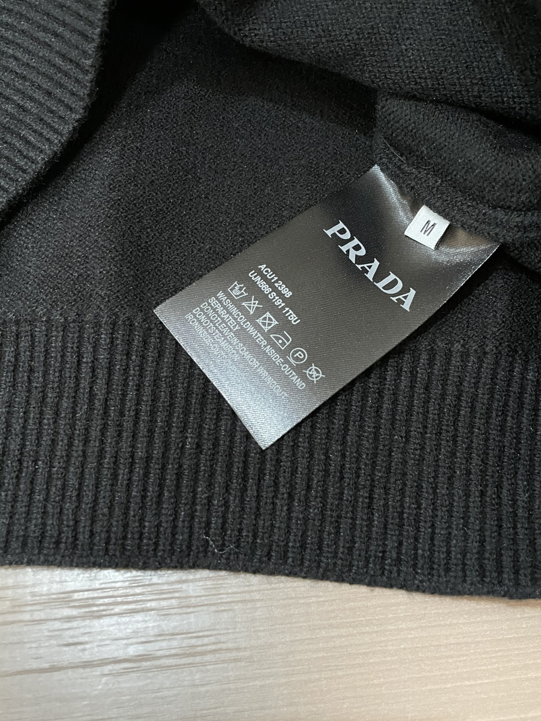 Prad 毛衣 秋冬最新系列，专柜1:1顶级复刻，全品相！加厚款，潮人必备单品！懂货的老铁赶紧下手，面料：100%羊毛 