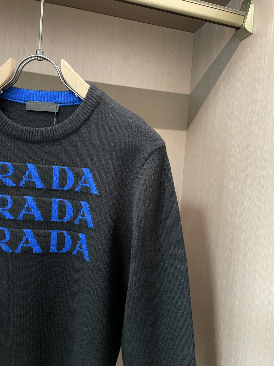 Prad 毛衣 秋冬最新系列，专柜1:1顶级复刻，全品相！加厚款，潮人必备单品！懂货的老铁赶紧下手，面料：100%羊毛 