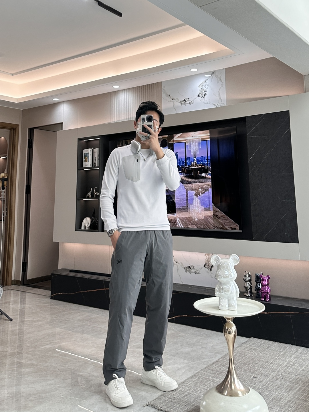 新款上新始祖鸟2025秋冬加厚长袖T恤 今年Kragg系列推出了好多新款T恤，简约大气，经典时髦的风格 