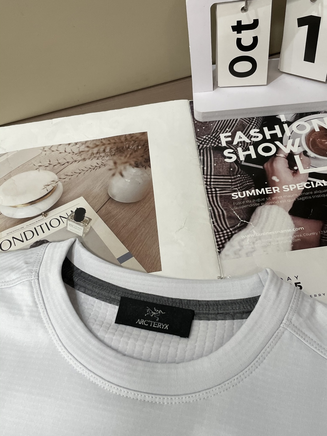 新款上新始祖鸟2025秋冬加厚长袖T恤 今年Kragg系列推出了好多新款T恤，简约大气，经典时髦的风格 