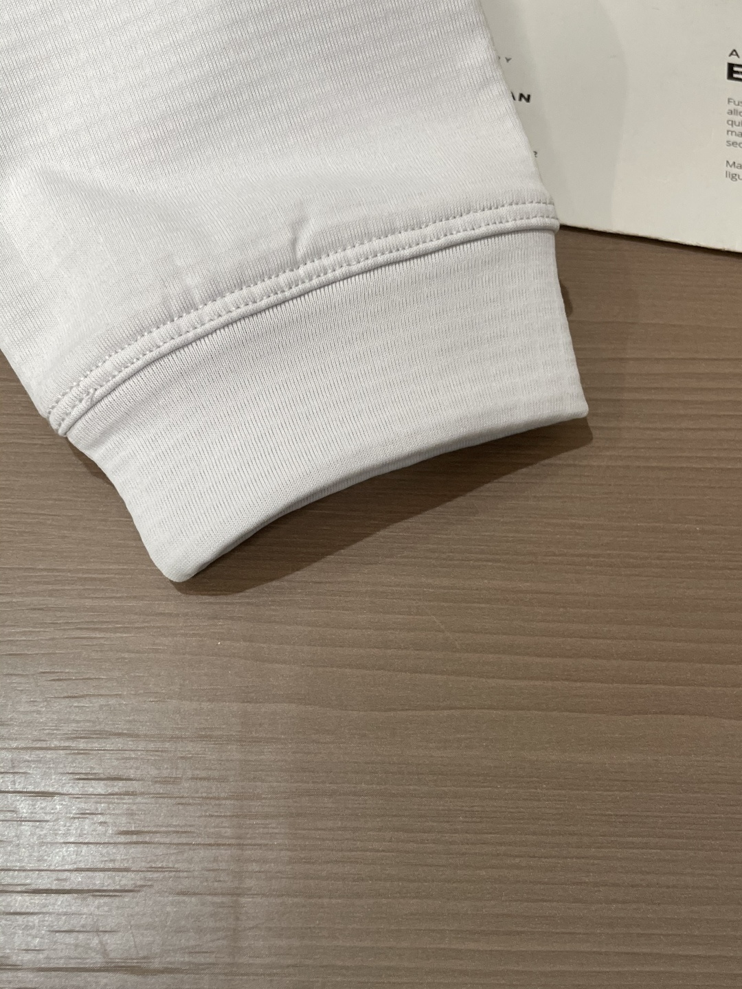 新款上新始祖鸟2025秋冬加厚长袖T恤 今年Kragg系列推出了好多新款T恤，简约大气，经典时髦的风格 