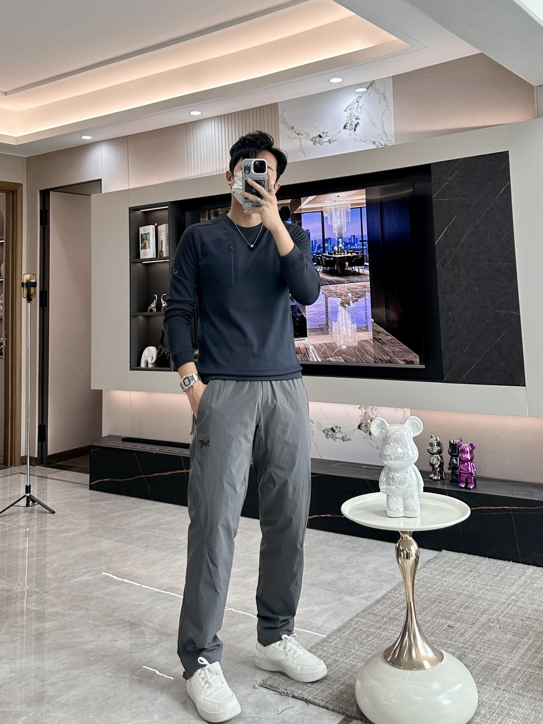 新款上新始祖鸟2025秋冬加厚长袖T恤 今年Kragg系列推出了好多新款T恤，简约大气，经典时髦的风格 