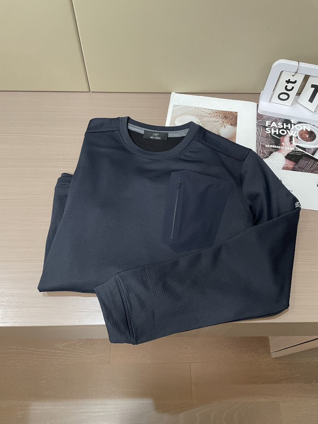 新款上新始祖鸟2025秋冬加厚长袖T恤 今年Kragg系列推出了好多新款T恤，简约大气，经典时髦的风格 