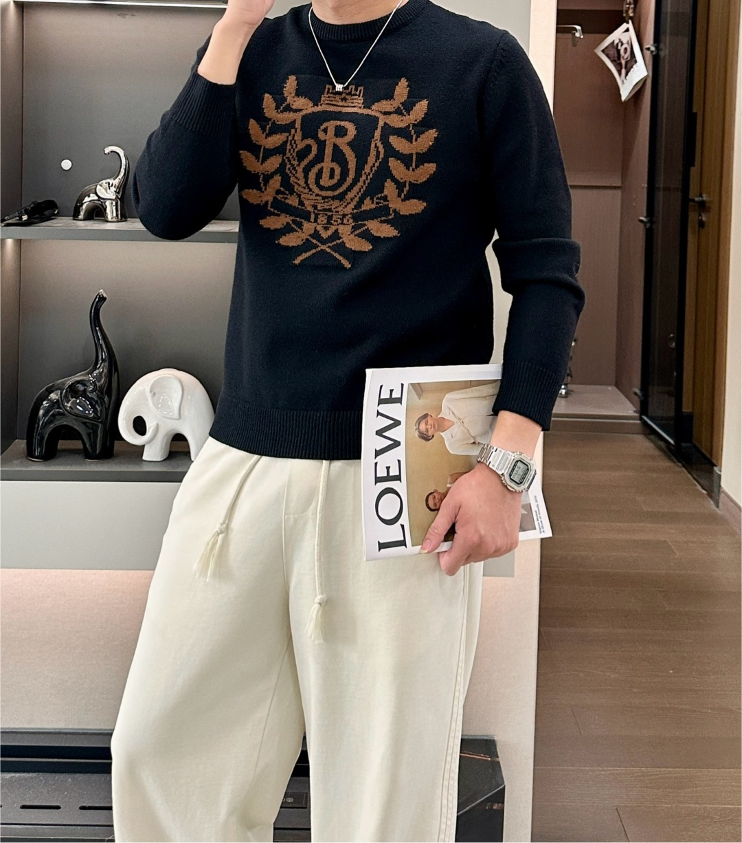 NO:608354,BUR sweater 2025 autumn and winter latest series, 1:1 top replica at the counter, all in good condition!  Thick style, a must-have item for fashionistas!  Old irons who know the stuff should hurry up and get started. Fabric wool, size M~3XL.,,burberry,sweaters,alexander wang19860909BUR 毛衣 2025秋冬最新系列,专柜1:1顶级复刻,全品相！加厚款,潮人必备单品！懂货的老铁赶紧下手,面料羊毛 尺码M~3XL.,,burberry,sweaters,alexander wang,Men's clothing