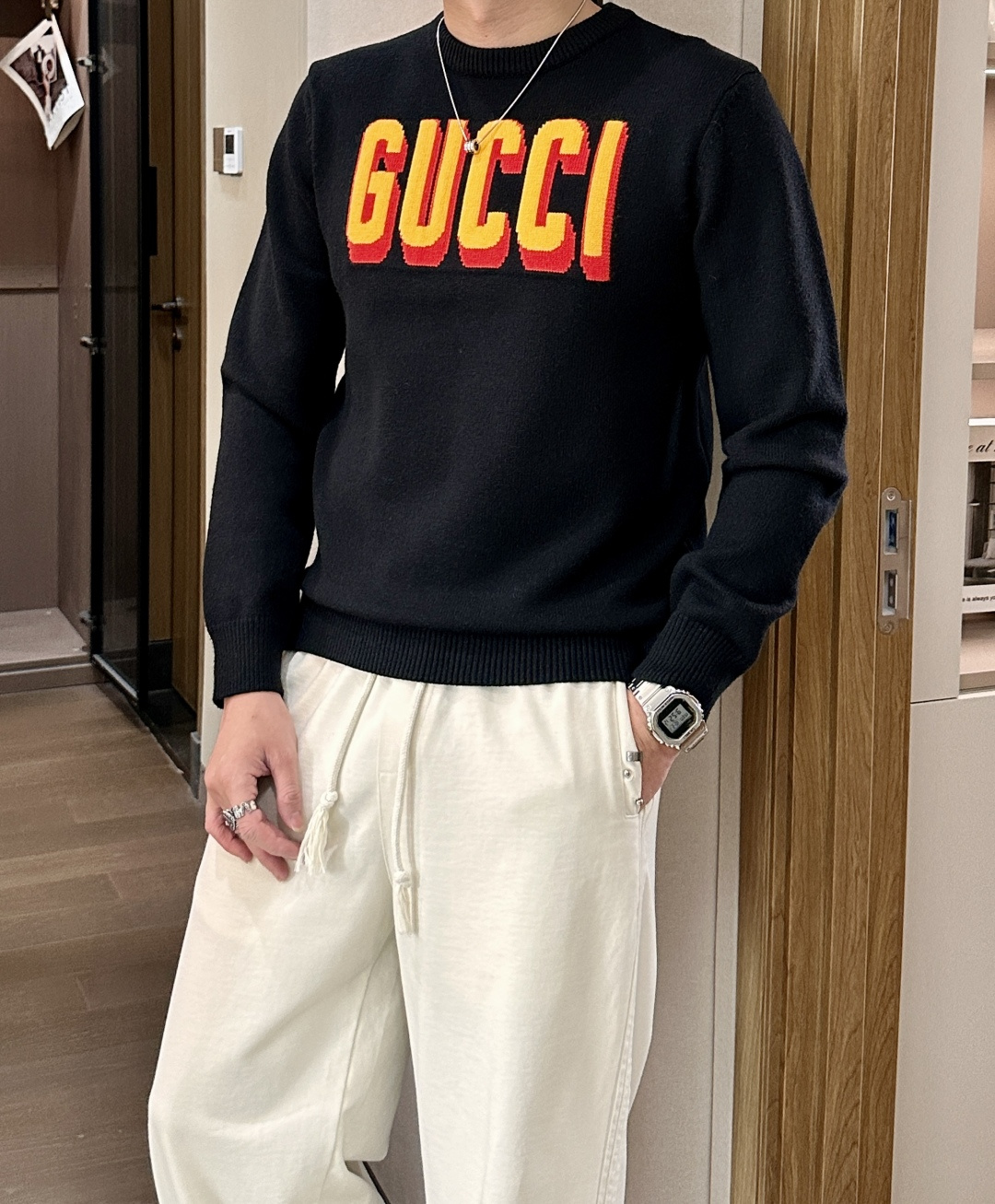 Gucc 毛衣 秋冬最新系列，专柜1:1顶级复刻，全品相！加厚款，潮人必备单品！懂货的老铁赶紧下手，面料：100%羊毛 