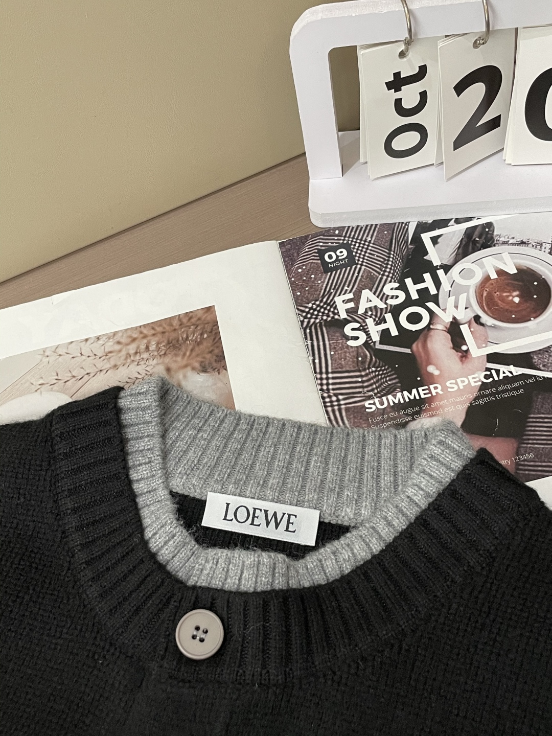 罗家新款毛衫毛衣，上身宽松纱线采用细针织法，上身舒适，不挑身材 男女同款，秋冬毛衣，是今年最好看的情侣装