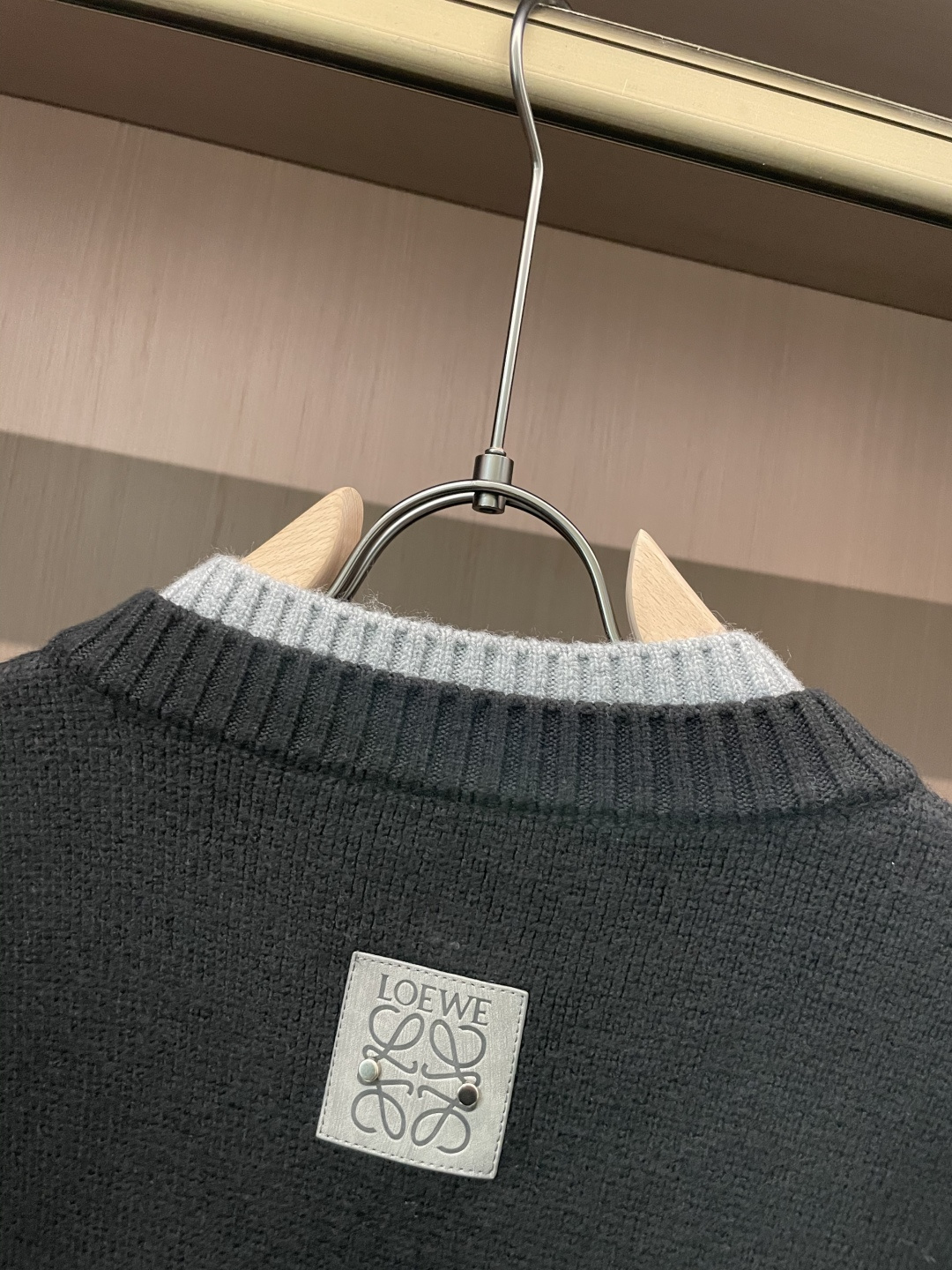 罗家新款毛衫毛衣，上身宽松纱线采用细针织法，上身舒适，不挑身材 男女同款，秋冬毛衣，是今年最好看的情侣装