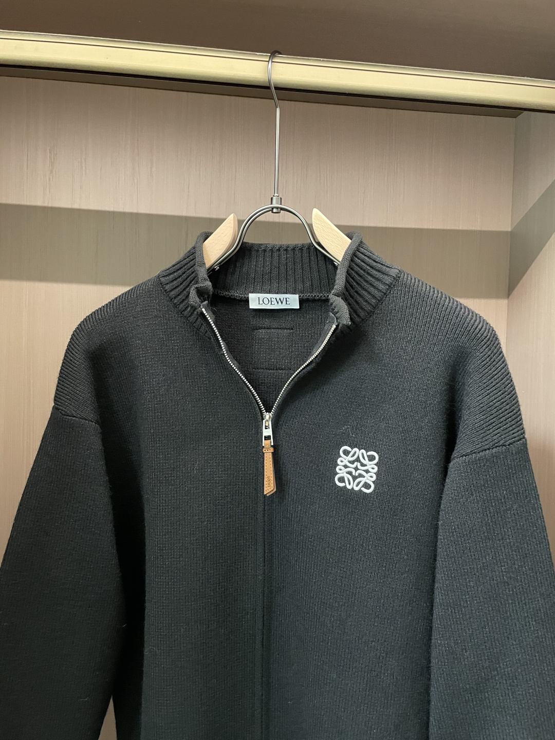 罗家新款拉链毛衣，上身宽松纱线采用细针织法，上身舒适，不挑身材 男女同款，秋冬毛衣，是今年最好看的情侣装