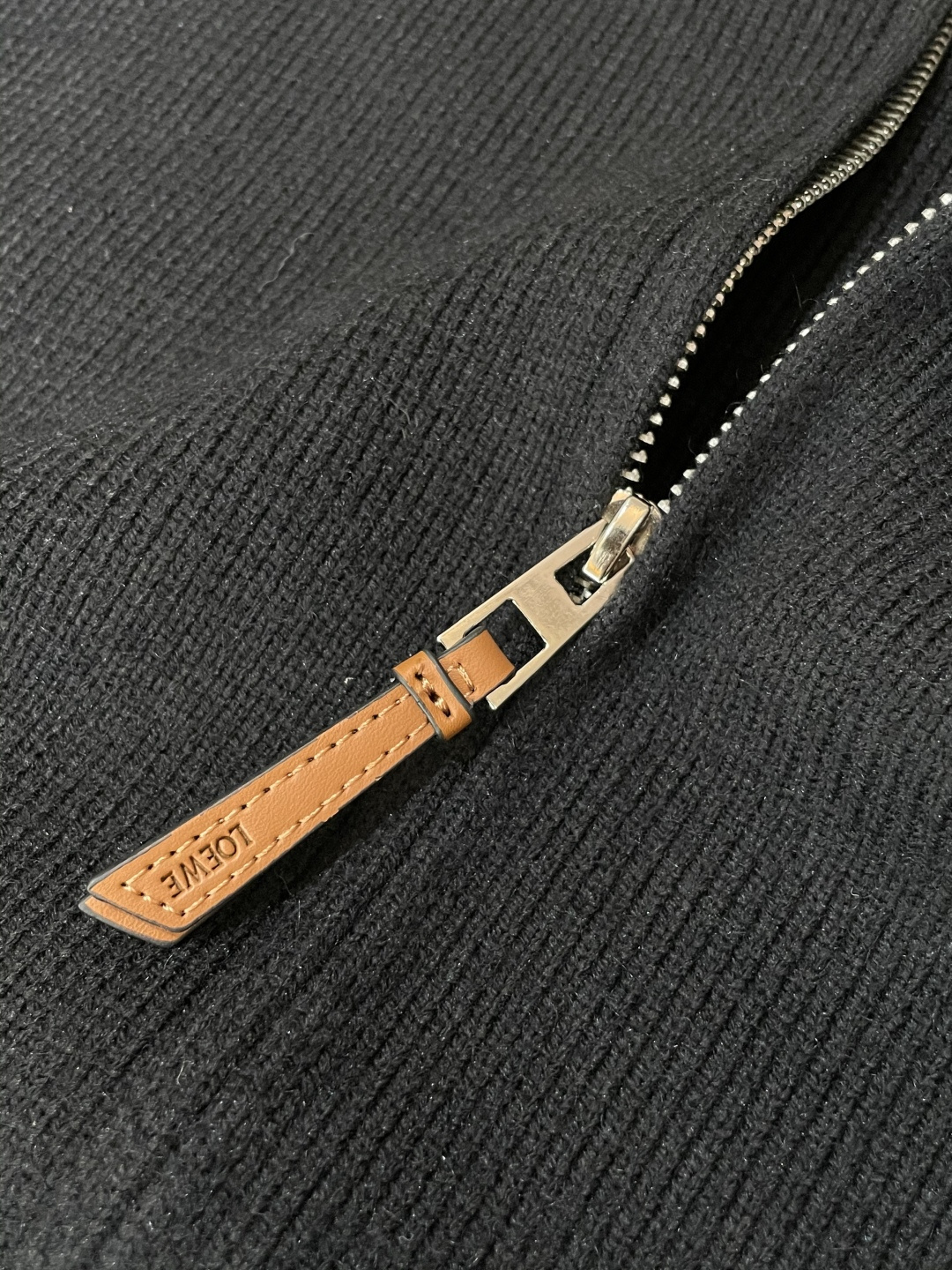 罗家新款拉链毛衣，上身宽松纱线采用细针织法，上身舒适，不挑身材 男女同款，秋冬毛衣，是今年最好看的情侣装