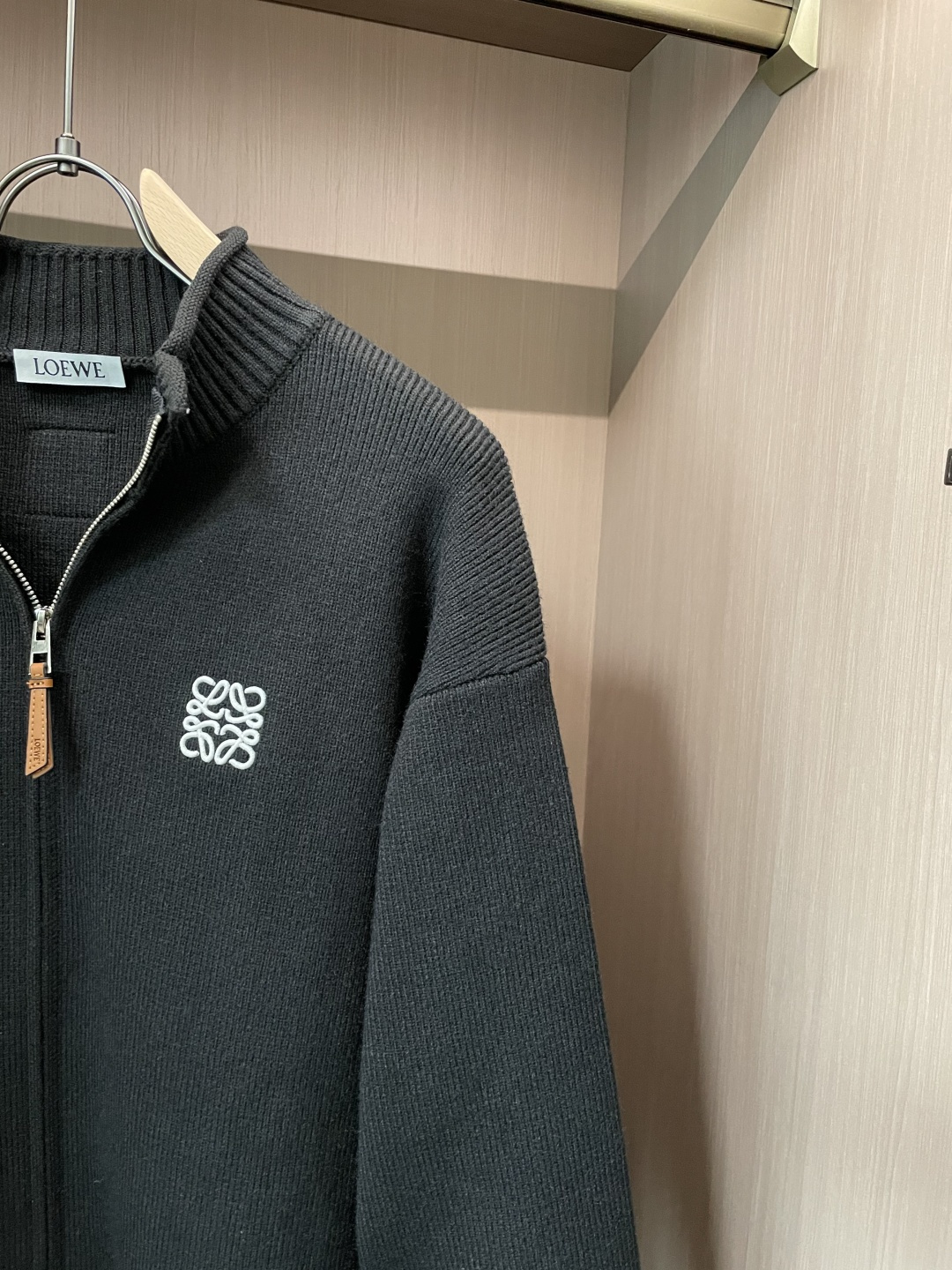 罗家新款拉链毛衣，上身宽松纱线采用细针织法，上身舒适，不挑身材 男女同款，秋冬毛衣，是今年最好看的情侣装