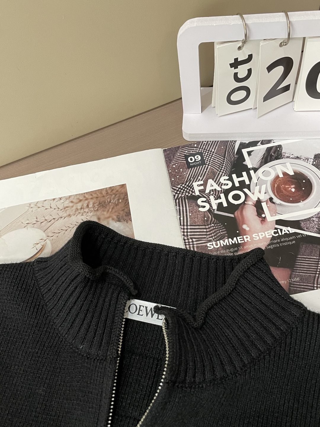 罗家新款拉链毛衣，上身宽松纱线采用细针织法，上身舒适，不挑身材 男女同款，秋冬毛衣，是今年最好看的情侣装