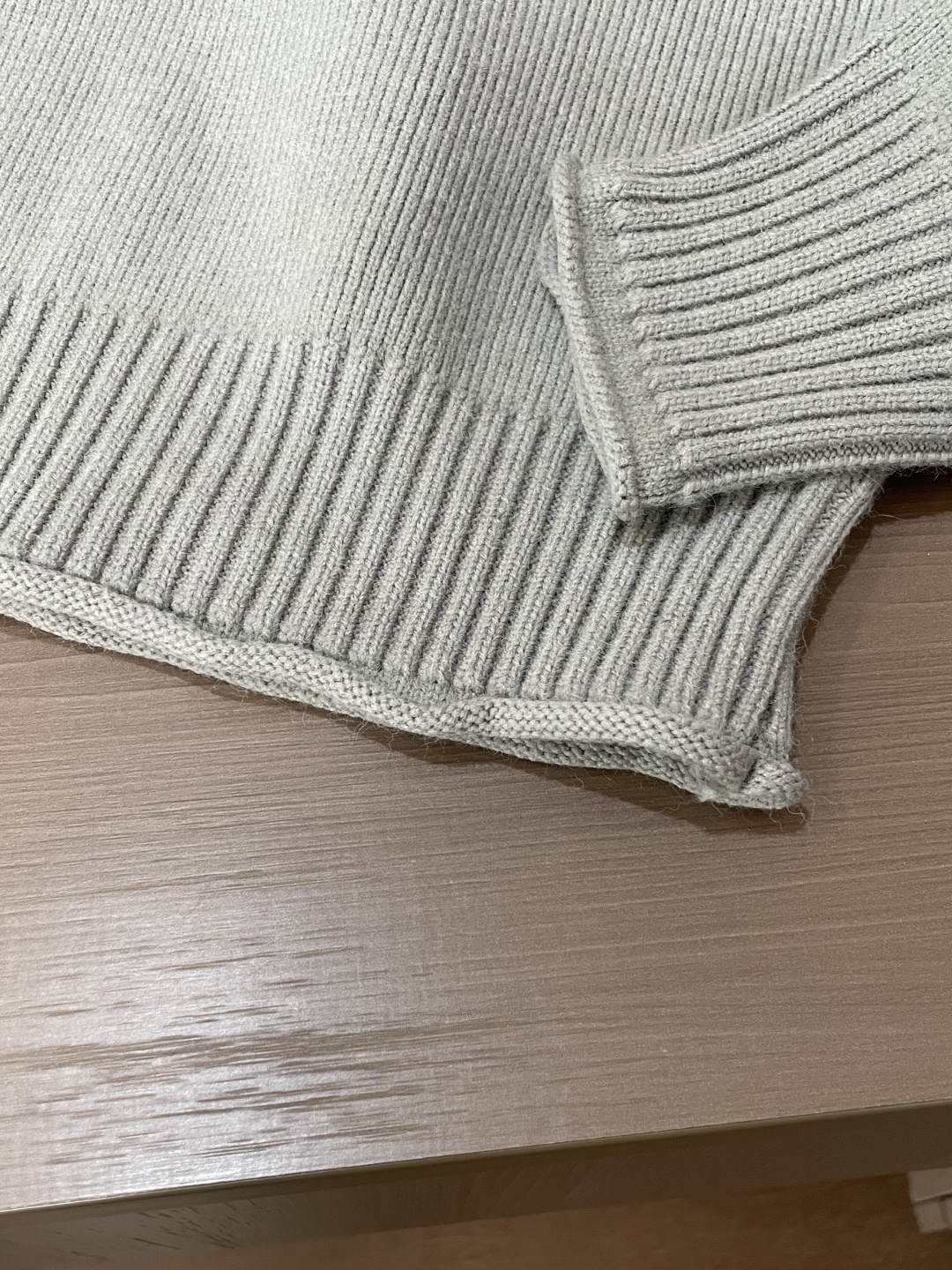 罗家新款拉链毛衣，上身宽松纱线采用细针织法，上身舒适，不挑身材 男女同款，秋冬毛衣，是今年最好看的情侣装