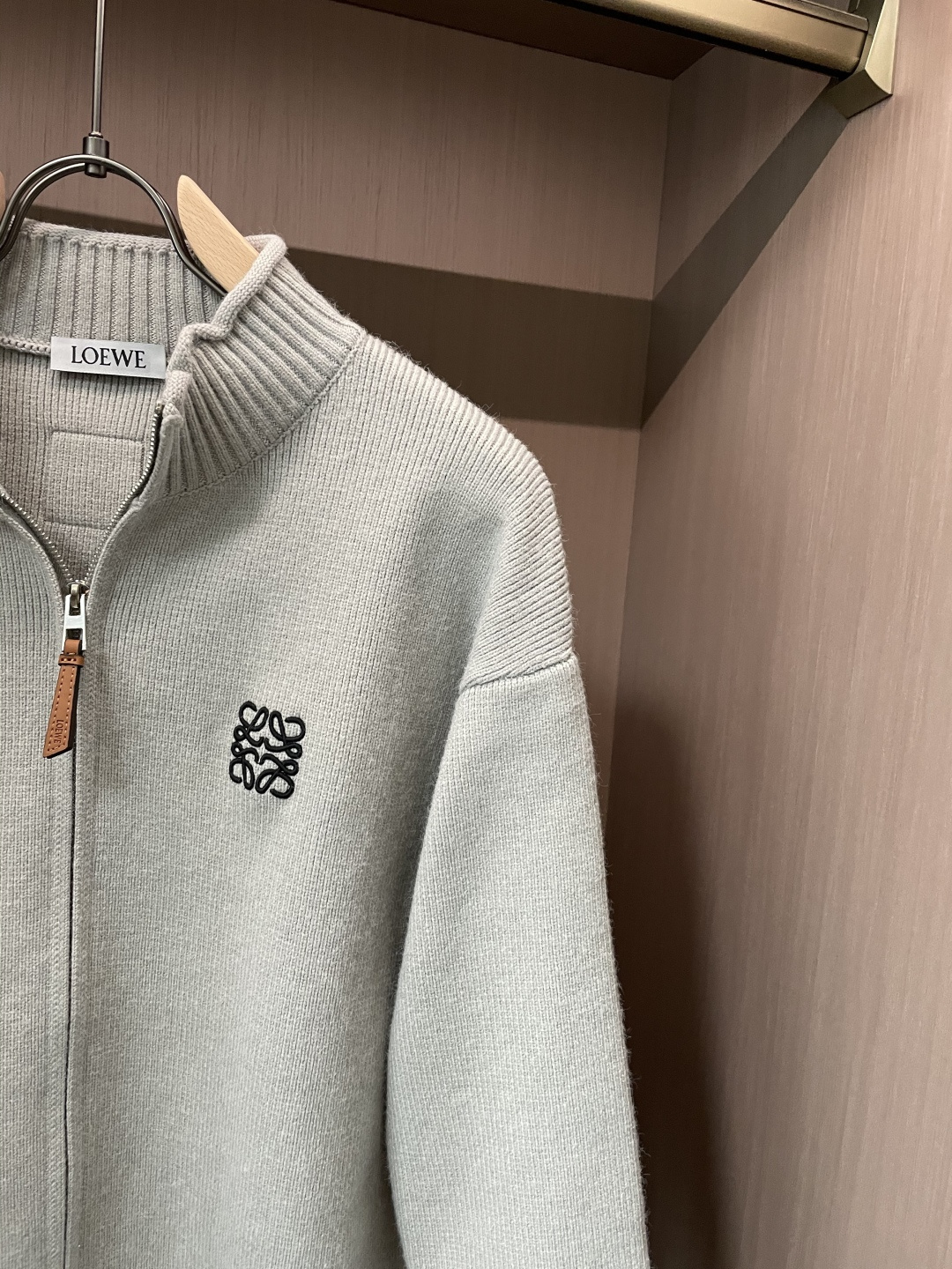 罗家新款拉链毛衣，上身宽松纱线采用细针织法，上身舒适，不挑身材 男女同款，秋冬毛衣，是今年最好看的情侣装