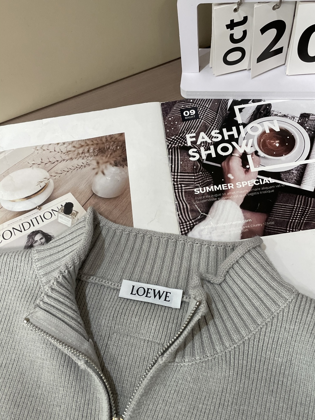 罗家新款拉链毛衣，上身宽松纱线采用细针织法，上身舒适，不挑身材 男女同款，秋冬毛衣，是今年最好看的情侣装