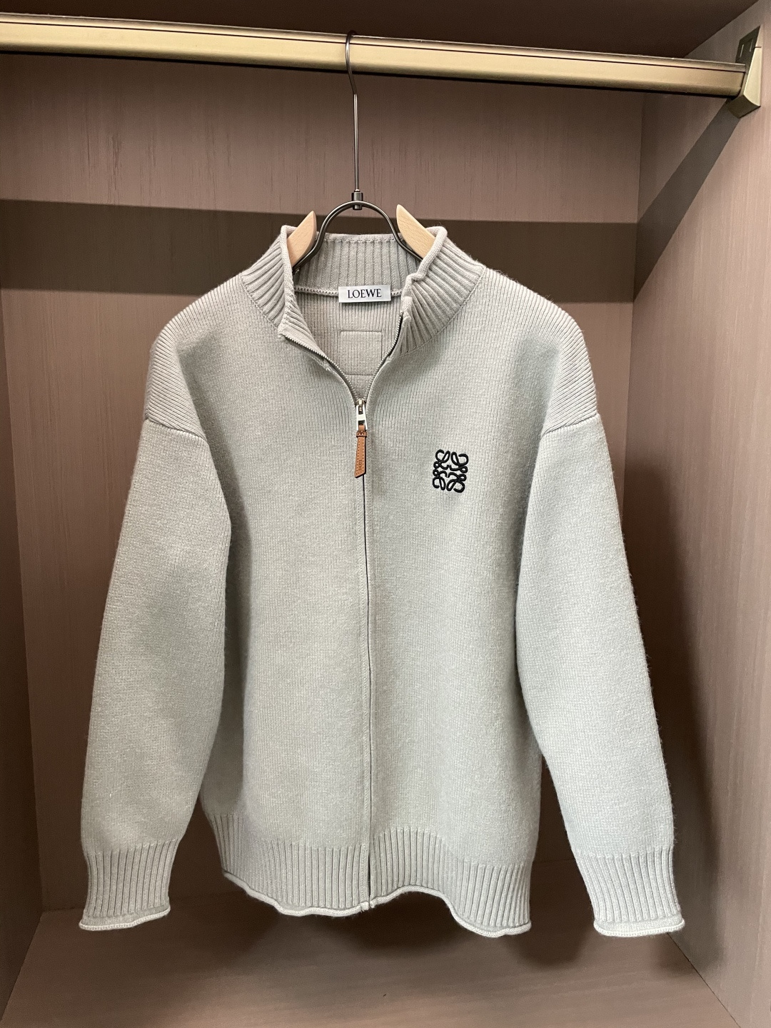 罗家新款拉链毛衣，上身宽松纱线采用细针织法，上身舒适，不挑身材 男女同款，秋冬毛衣，是今年最好看的情侣装