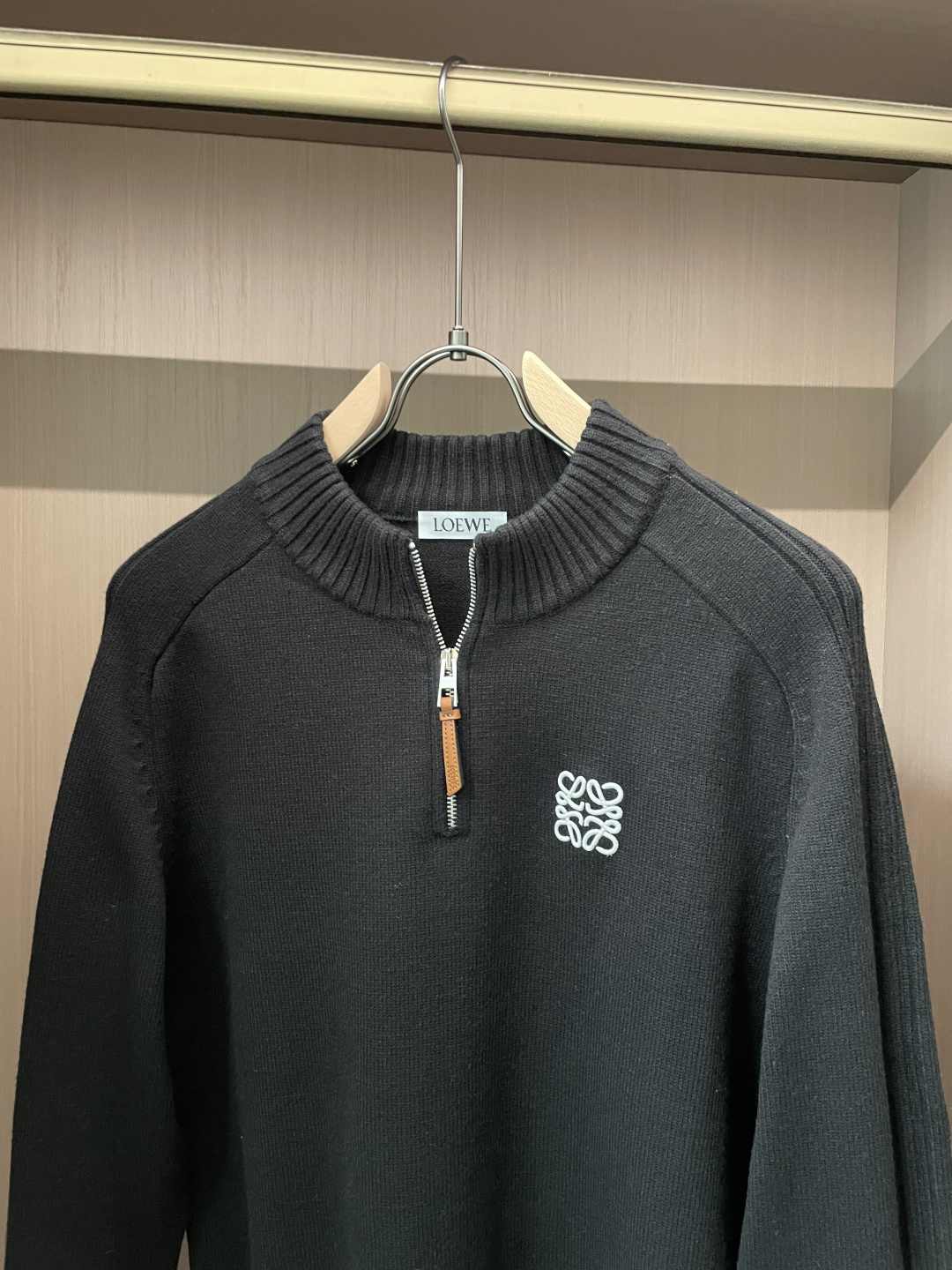 罗家新款毛衣，上身宽松纱线采用细针织法，上身舒适，不挑身材 男女同款，秋冬毛衣，是今年最好看的情侣装，秋