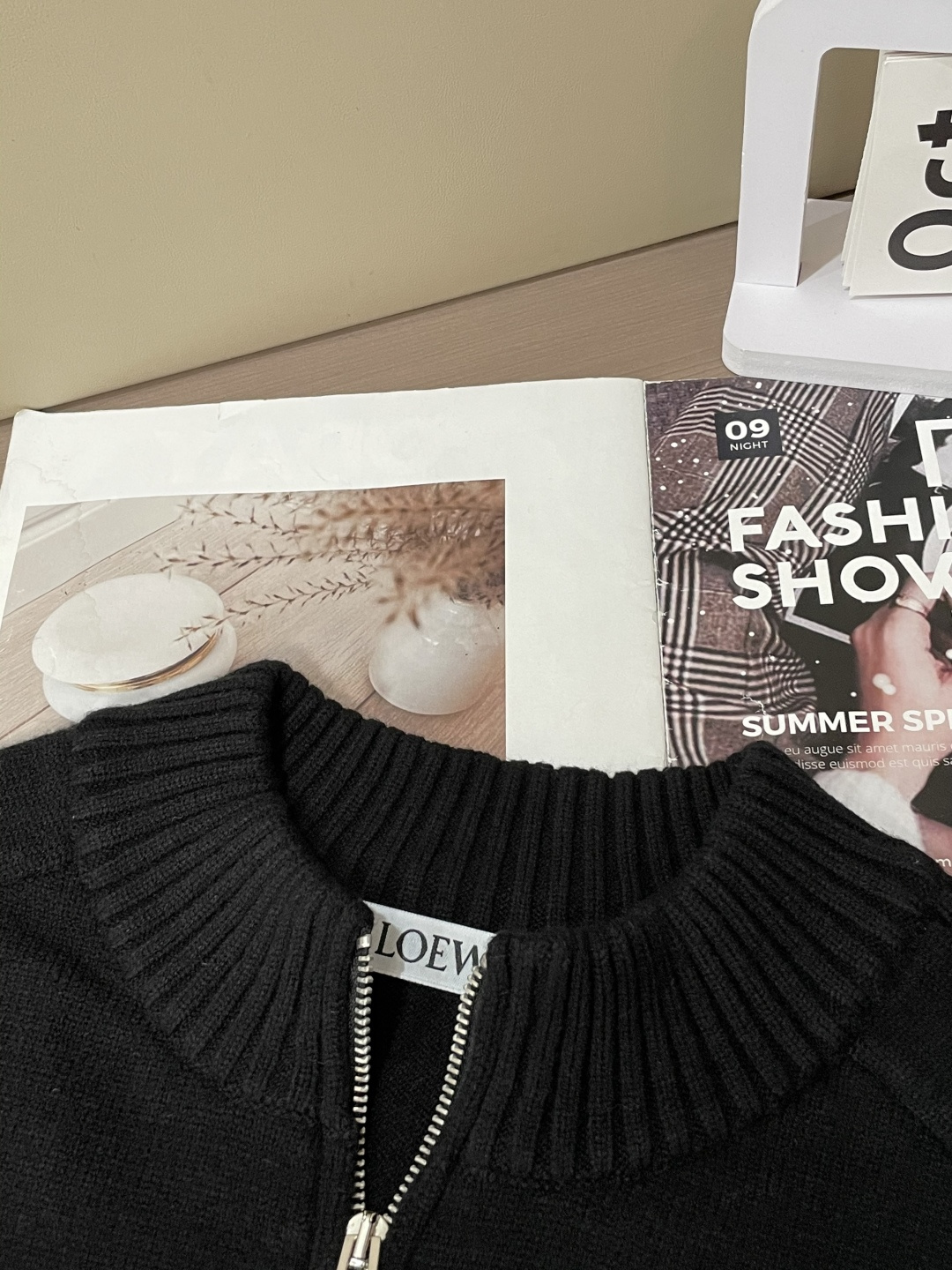 罗家新款毛衣，上身宽松纱线采用细针织法，上身舒适，不挑身材 男女同款，秋冬毛衣，是今年最好看的情侣装，秋