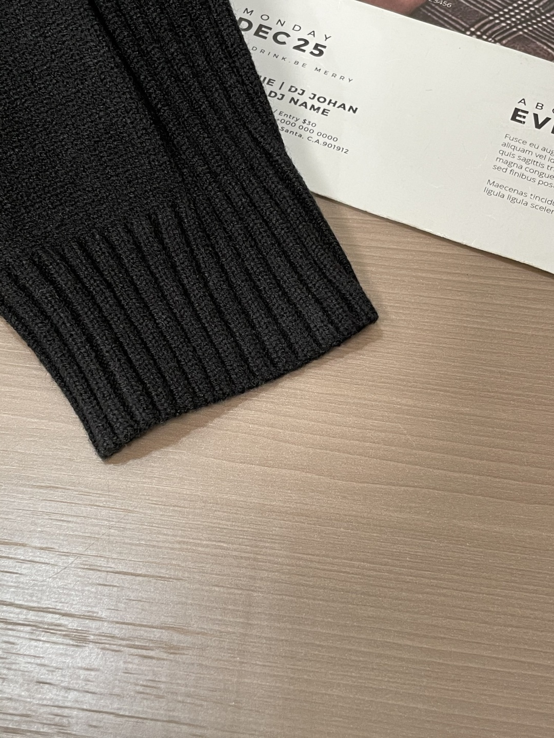 罗家新款毛衣，上身宽松纱线采用细针织法，上身舒适，不挑身材 男女同款，秋冬毛衣，是今年最好看的情侣装，秋