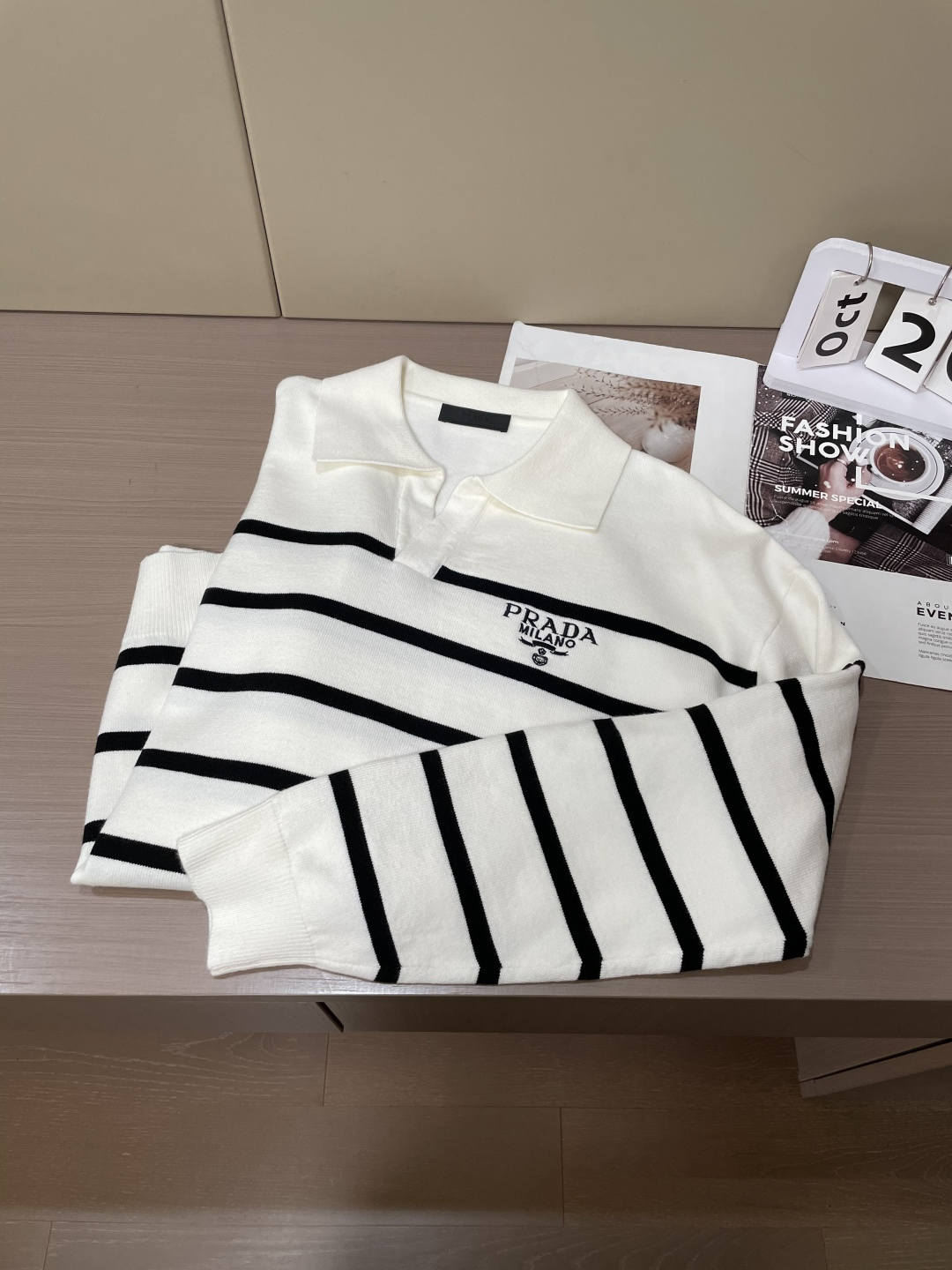 普家新款毛衣，上身宽松纱线采用细针织法，上身舒适，不挑身材 男女同款，秋冬毛衣，是今年最好看的情侣装，秋