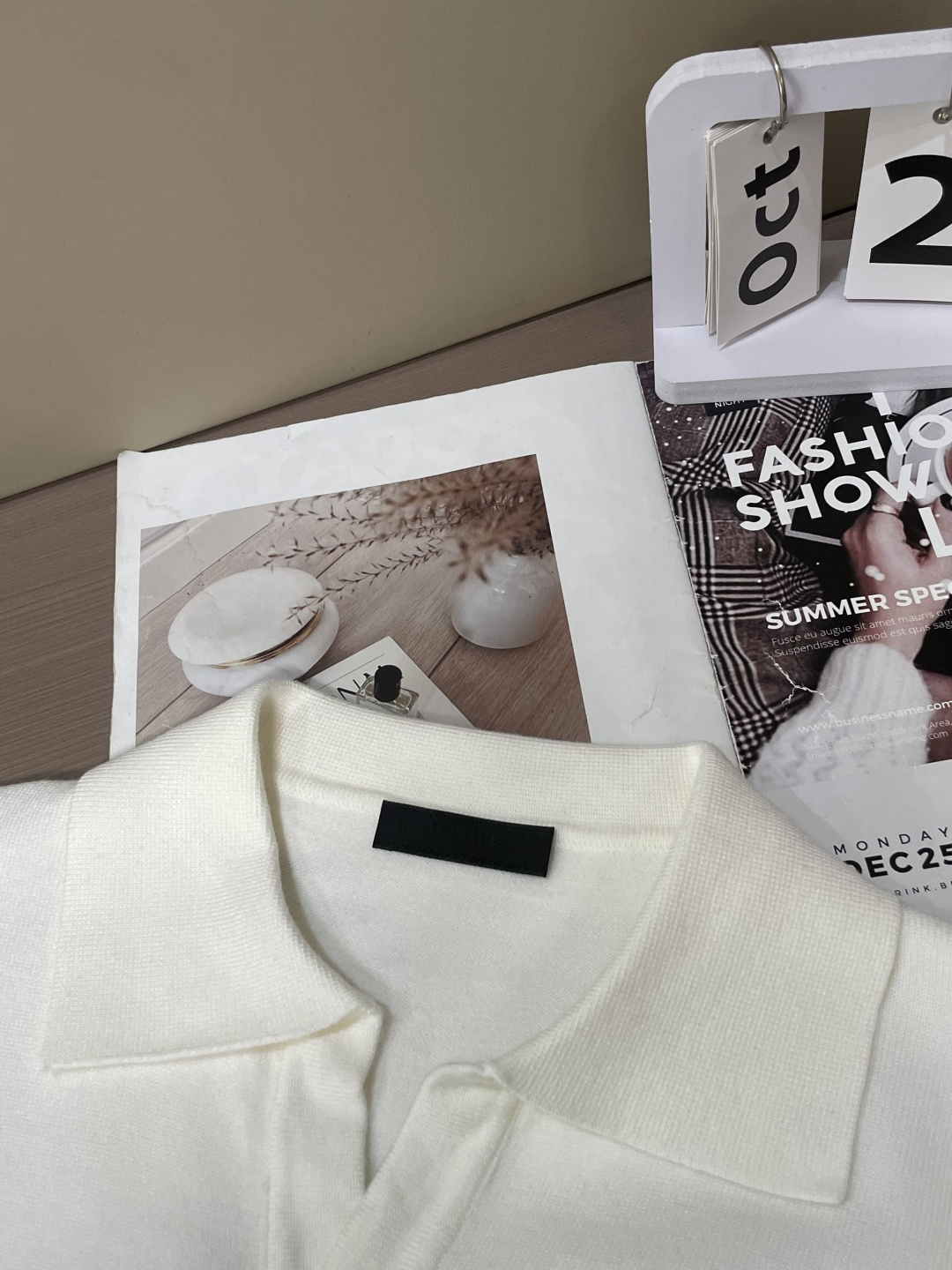 普家新款毛衣，上身宽松纱线采用细针织法，上身舒适，不挑身材 男女同款，秋冬毛衣，是今年最好看的情侣装，秋