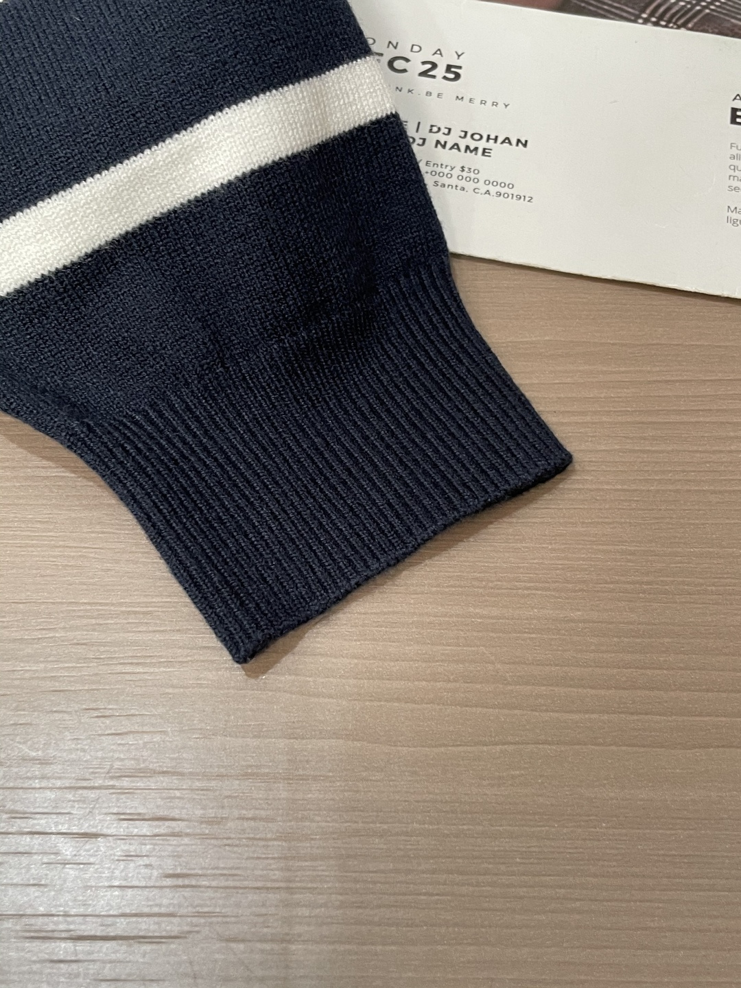 普家新款毛衣，上身宽松纱线采用细针织法，上身舒适，不挑身材 男女同款，秋冬毛衣，是今年最好看的情侣装，秋