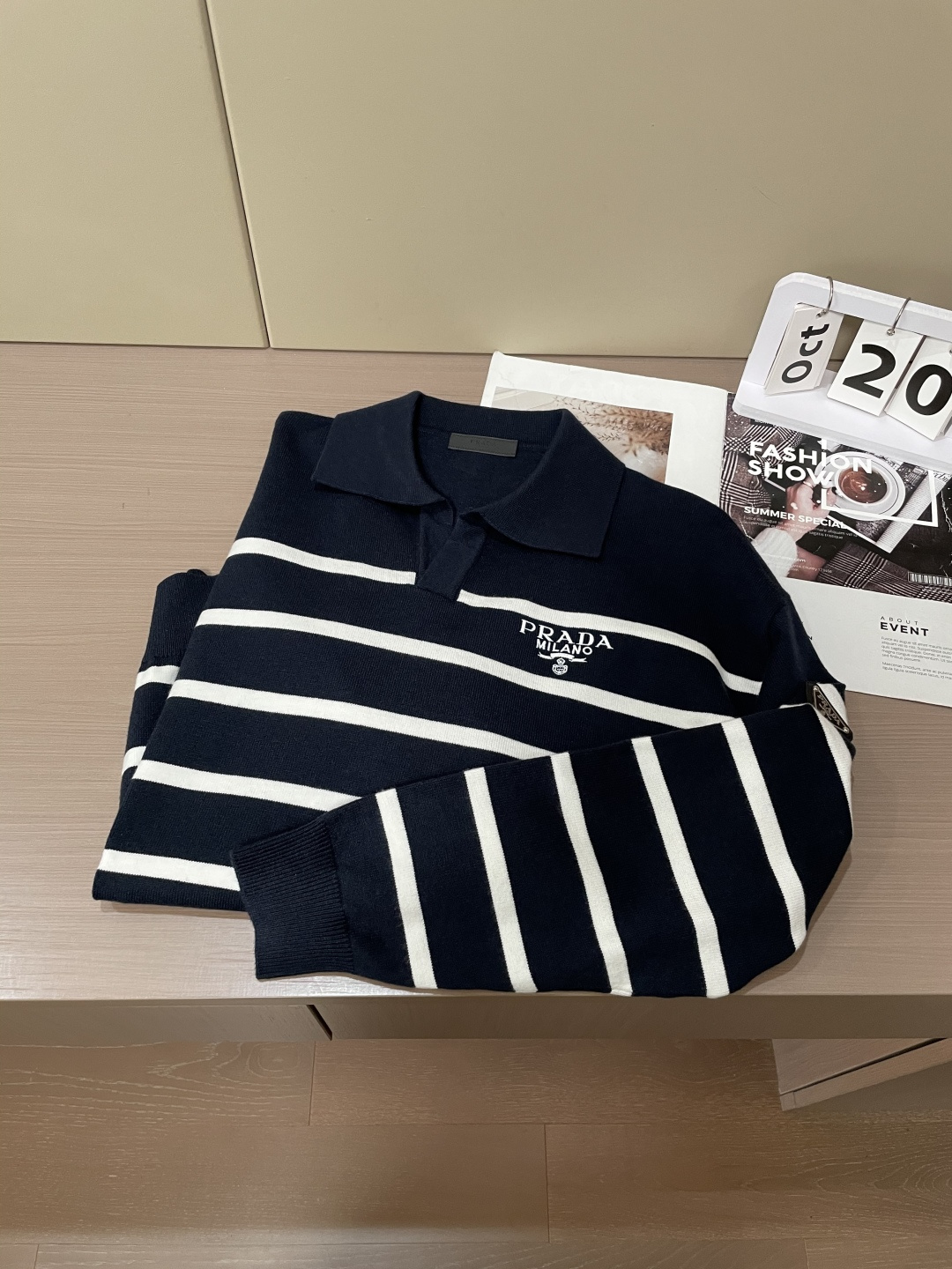 普家新款毛衣，上身宽松纱线采用细针织法，上身舒适，不挑身材 男女同款，秋冬毛衣，是今年最好看的情侣装，秋