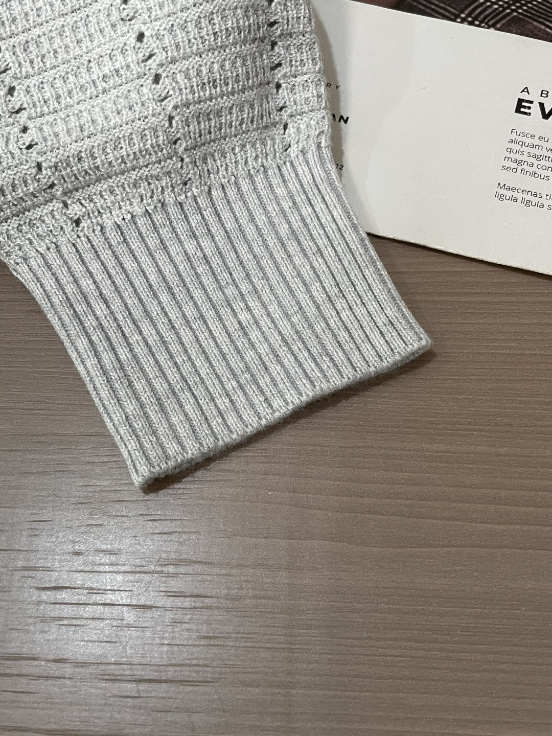 罗家新款毛衫毛衣，上身宽松纱线采用细针织法，上身舒适，不挑身材 男女同款，秋冬毛衣，是今年最好看的情侣装