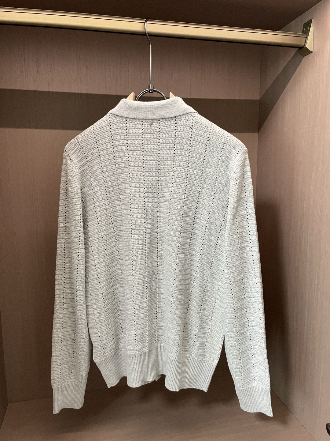 罗家新款毛衫毛衣，上身宽松纱线采用细针织法，上身舒适，不挑身材 男女同款，秋冬毛衣，是今年最好看的情侣装