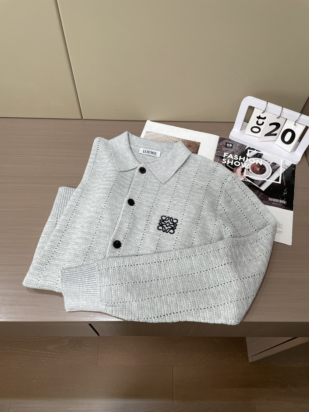 罗家新款毛衫毛衣，上身宽松纱线采用细针织法，上身舒适，不挑身材 男女同款，秋冬毛衣，是今年最好看的情侣装