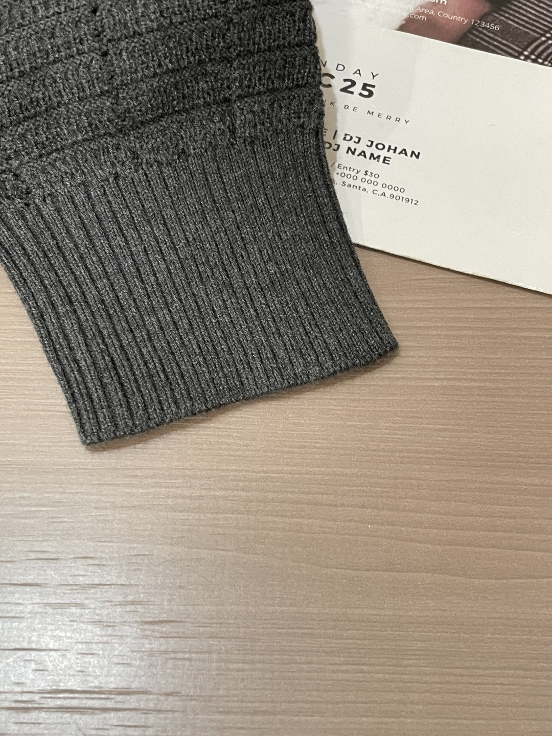 罗家新款毛衫毛衣，上身宽松纱线采用细针织法，上身舒适，不挑身材 男女同款，秋冬毛衣，是今年最好看的情侣装