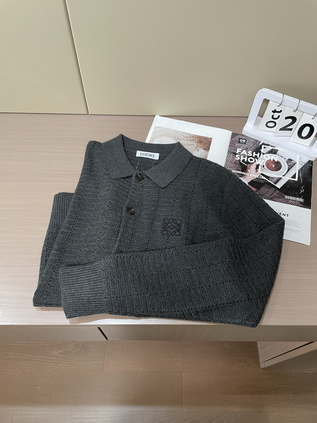 罗家新款毛衫毛衣，上身宽松纱线采用细针织法，上身舒适，不挑身材 男女同款，秋冬毛衣，是今年最好看的情侣装