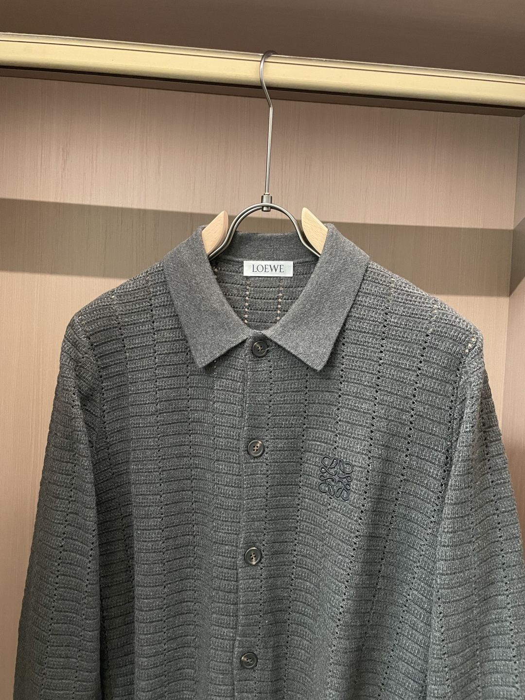 罗家新款毛衫毛衣，上身宽松纱线采用细针织法，上身舒适，不挑身材 男女同款，秋冬毛衣，是今年最好看的情侣装