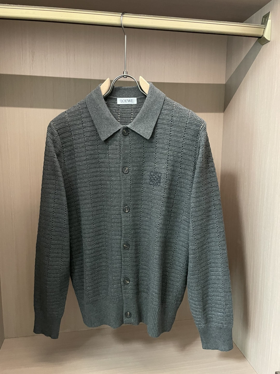 罗家新款毛衫毛衣，上身宽松纱线采用细针织法，上身舒适，不挑身材 男女同款，秋冬毛衣，是今年最好看的情侣装