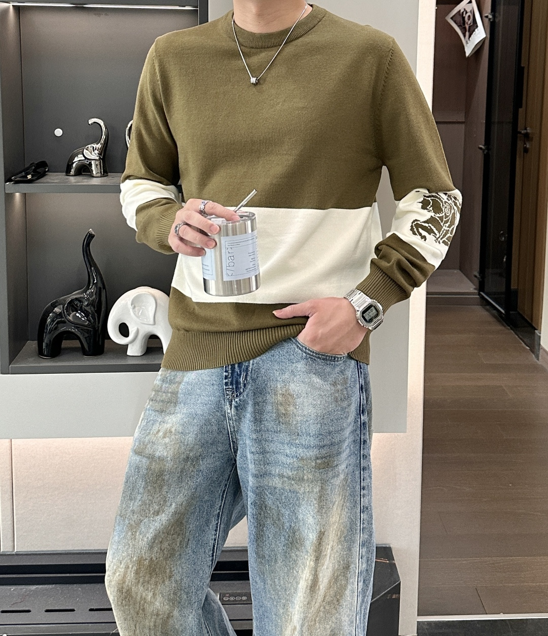 BUR 2025秋冬 高级定制 都市风十足 经典简约大气圆领打底针织毛衣。 采用进口羊毛混纺面料 柔软细