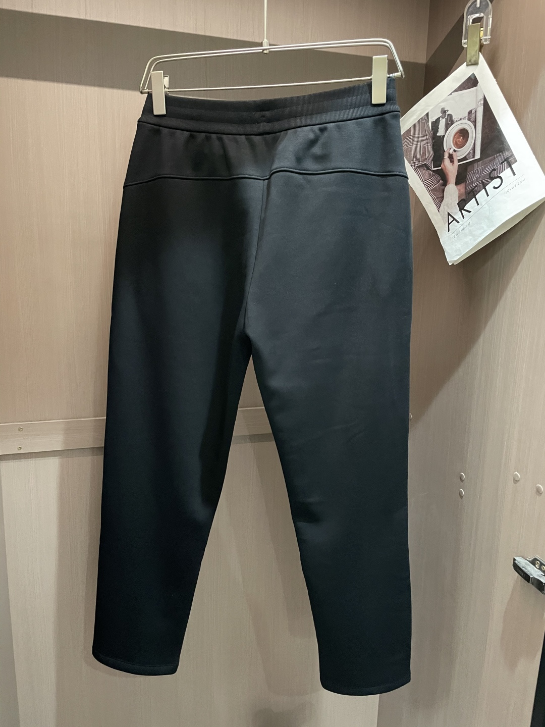 · TB 2025秋冬最新休闲裤 潮人必备 版型超赞，能很好的修复各种腿型，非常个性！柔软排汗，舒适度极
