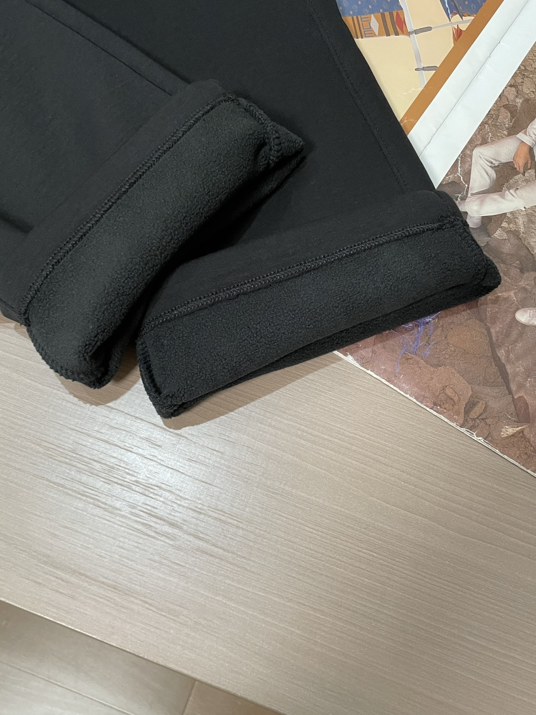 · TB 2025秋冬最新休闲裤 潮人必备 版型超赞，能很好的修复各种腿型，非常个性！柔软排汗，舒适度极