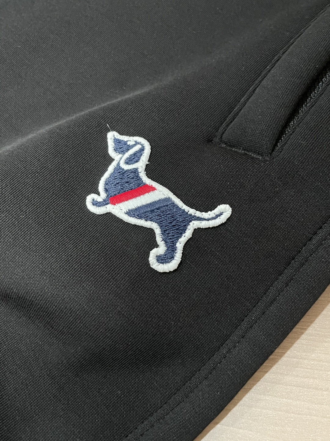 · TB 2025秋冬最新休闲裤 潮人必备 版型超赞，能很好的修复各种腿型，非常个性！柔软排汗，舒适度极