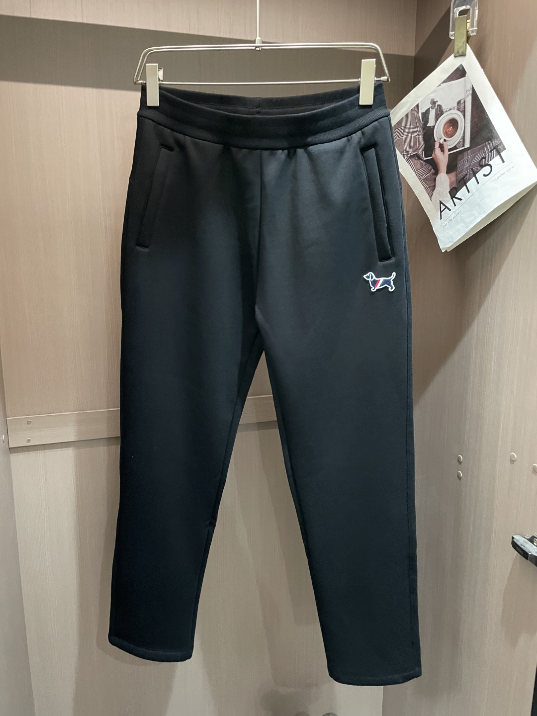 · TB 2025秋冬最新休闲裤 潮人必备 版型超赞，能很好的修复各种腿型，非常个性！柔软排汗，舒适度极