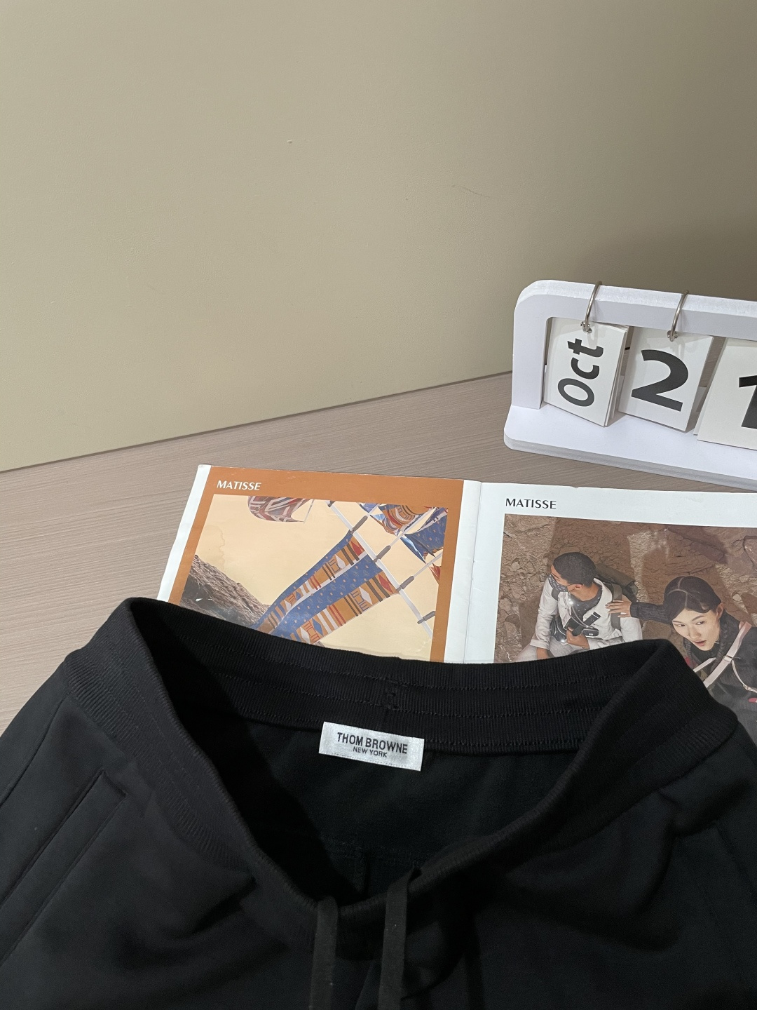 · TB 2025秋冬最新休闲裤 潮人必备 版型超赞，能很好的修复各种腿型，非常个性！柔软排汗，舒适度极