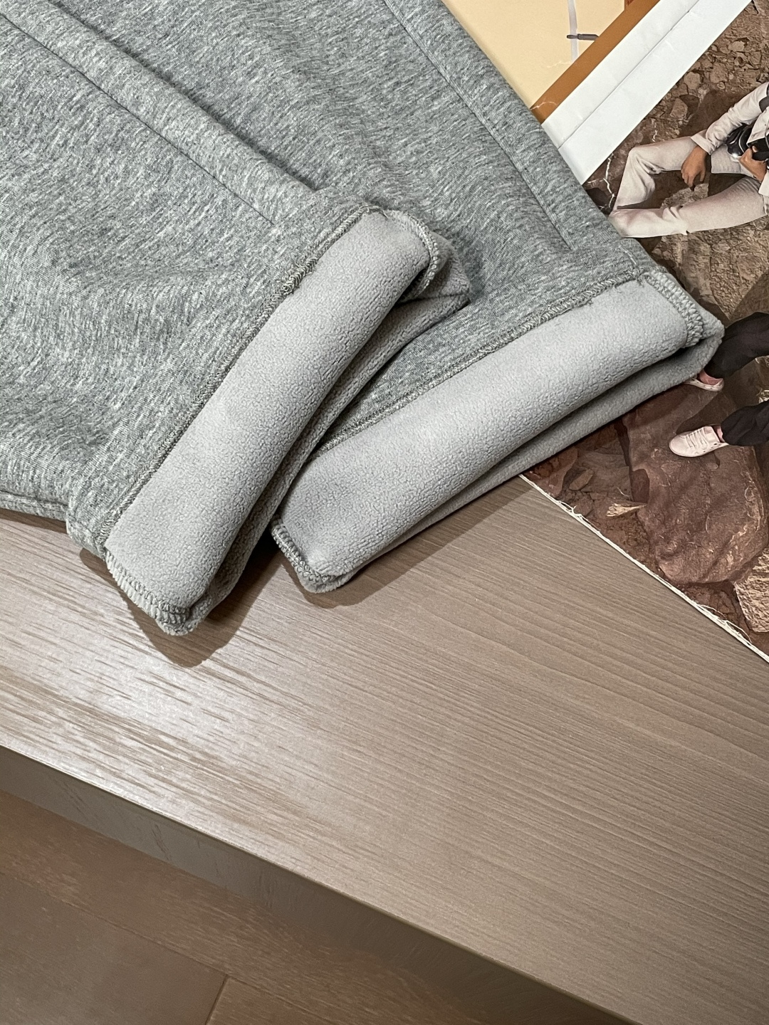 · TB2025秋冬最新休闲裤 潮人必备 版型超赞，能很好的修复各种腿型，非常个性！柔软排汗，舒适度极高