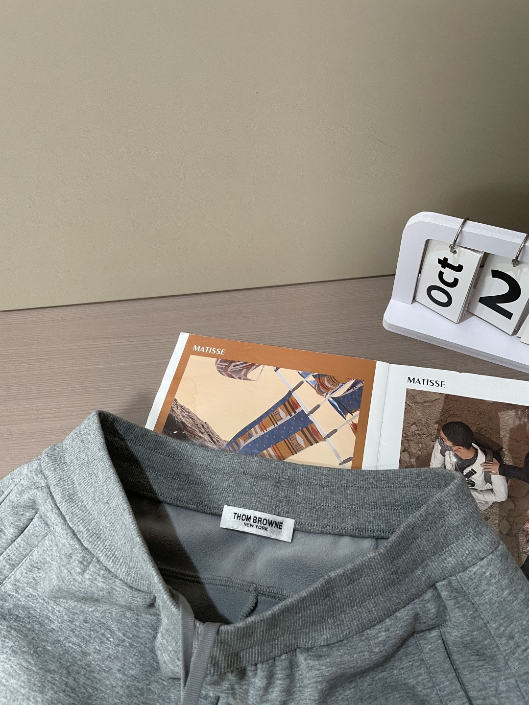 · TB2025秋冬最新休闲裤 潮人必备 版型超赞，能很好的修复各种腿型，非常个性！柔软排汗，舒适度极高