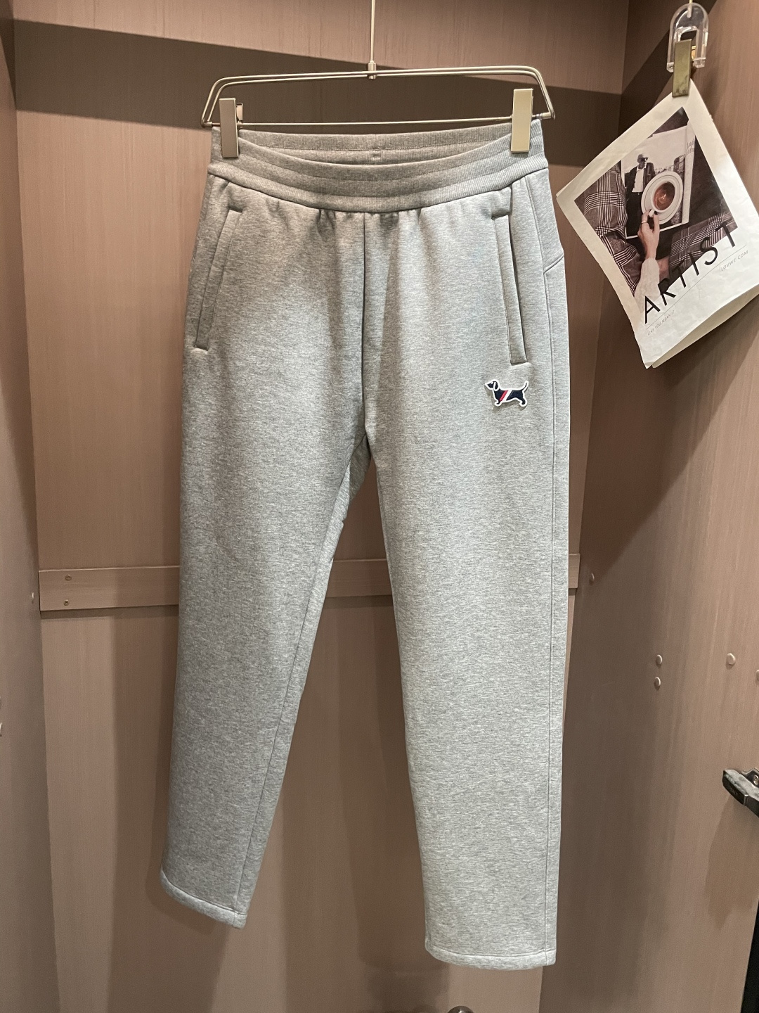 · TB2025秋冬最新休闲裤 潮人必备 版型超赞，能很好的修复各种腿型，非常个性！柔软排汗，舒适度极高