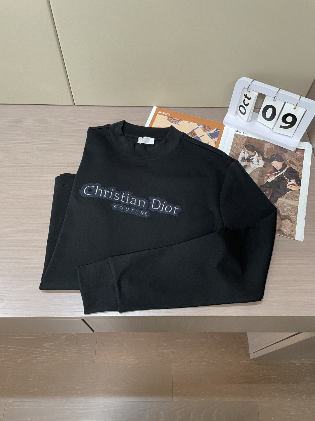 Dior2025秋冬新款，定制面料，独特工艺logo，舒适性与透气性兼优，柔软抗皱弹性和垂性极佳，无论是