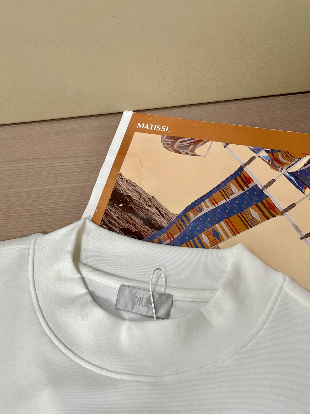 Dior2025秋冬新款，定制面料，独特工艺logo，舒适性与透气性兼优，柔软抗皱弹性和垂性极佳，无论是