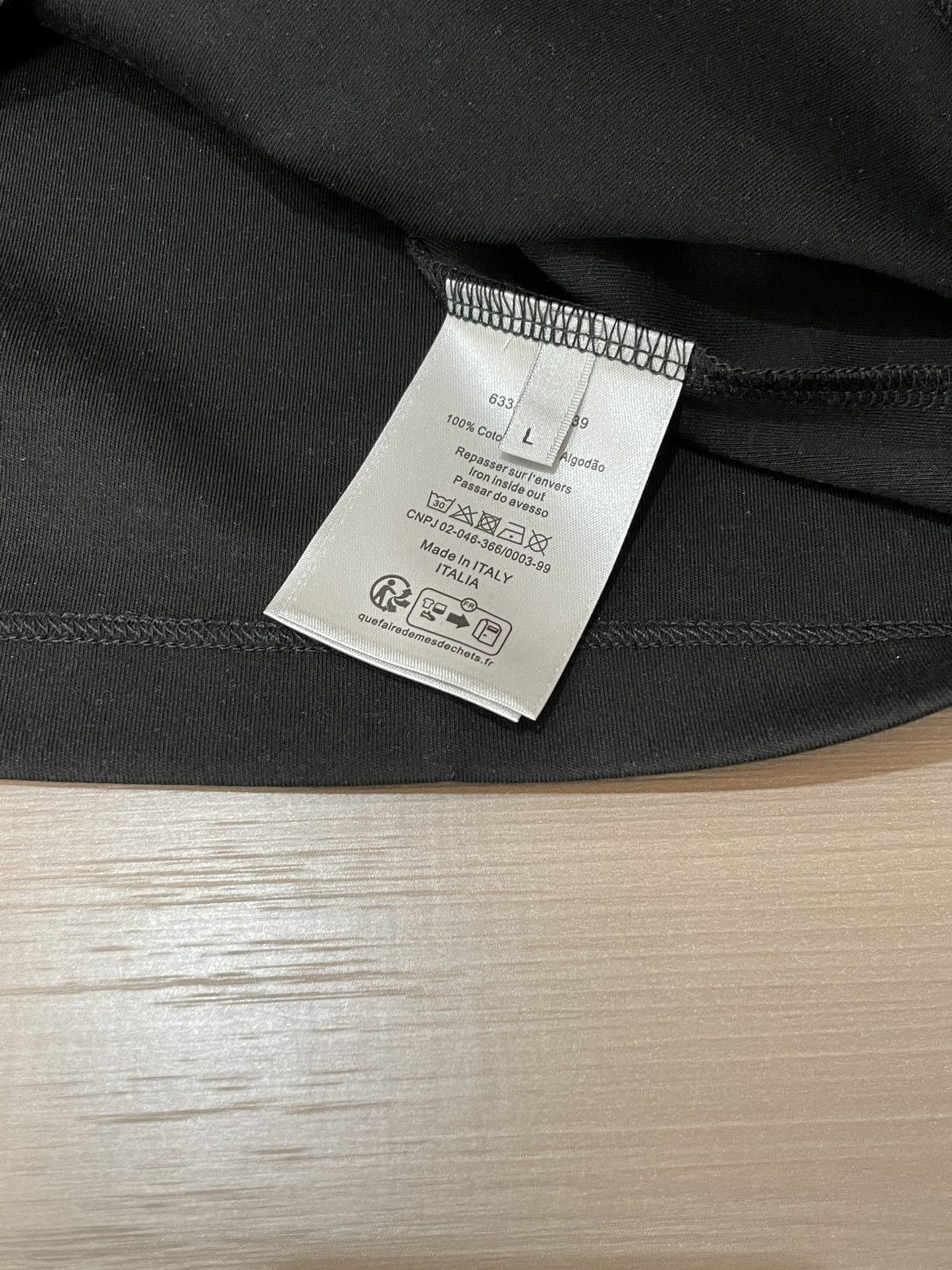 Dior2025秋冬新款，定制面料，独特工艺logo，舒适性与透气性兼优，柔软抗皱弹性和垂性极佳，无论是