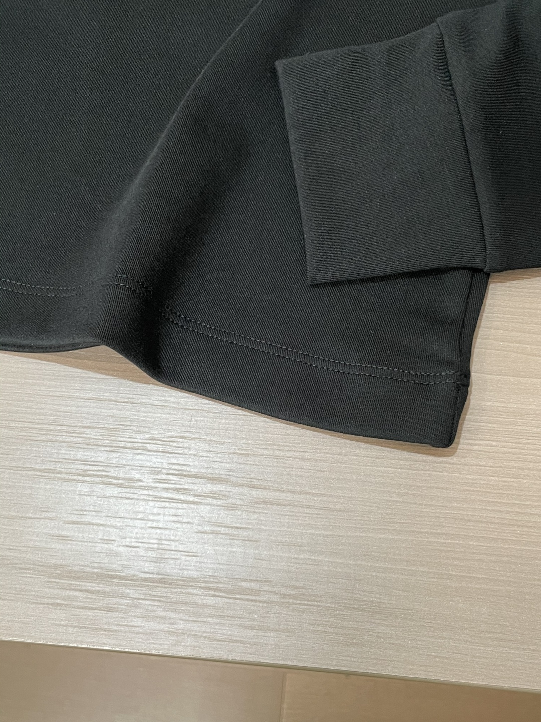 Dior2025秋冬新款，定制面料，独特工艺logo，舒适性与透气性兼优，柔软抗皱弹性和垂性极佳，无论是